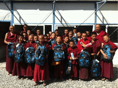 2013年 捐贈(zèng)書包